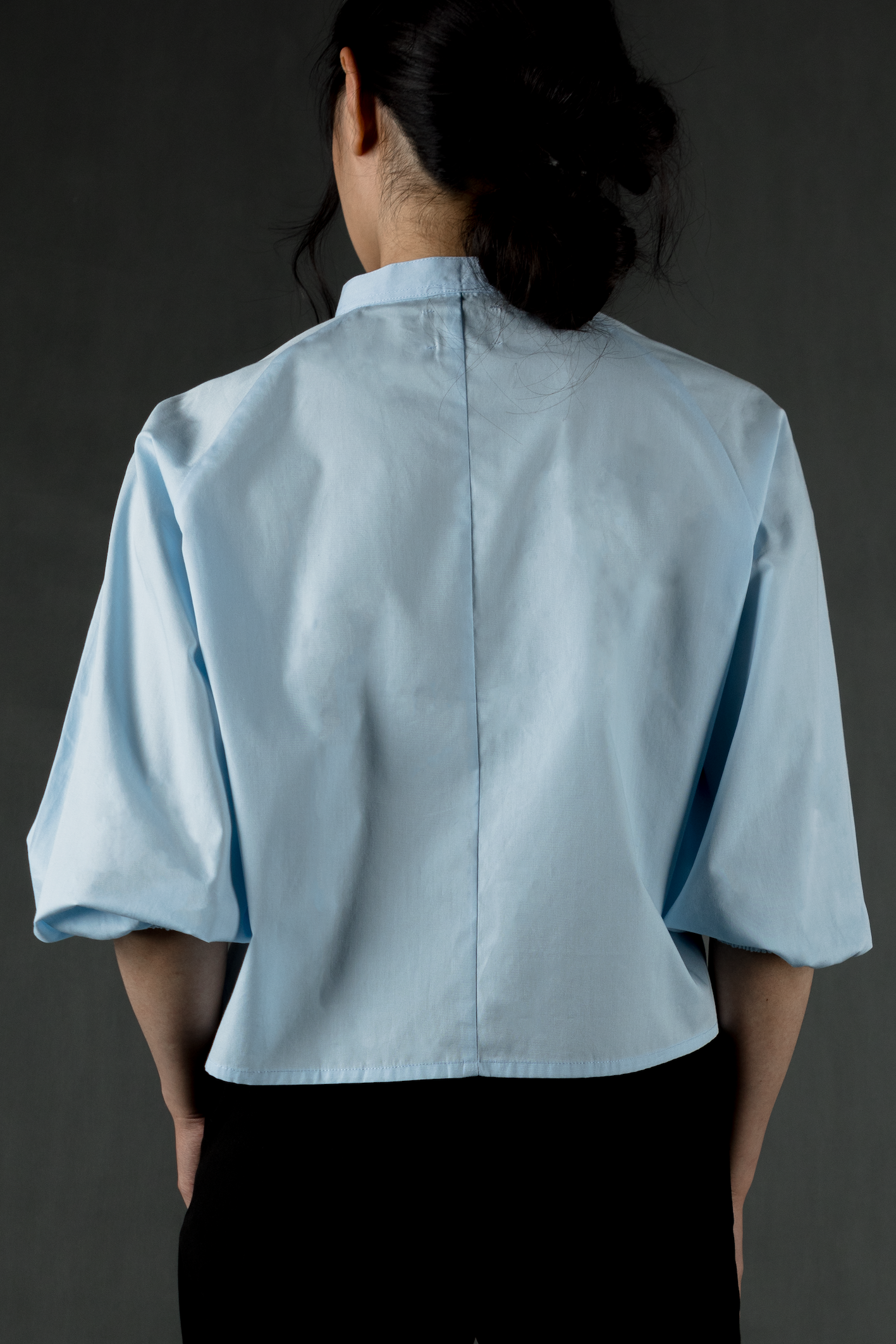 puff sleeve cropped shirt - sky