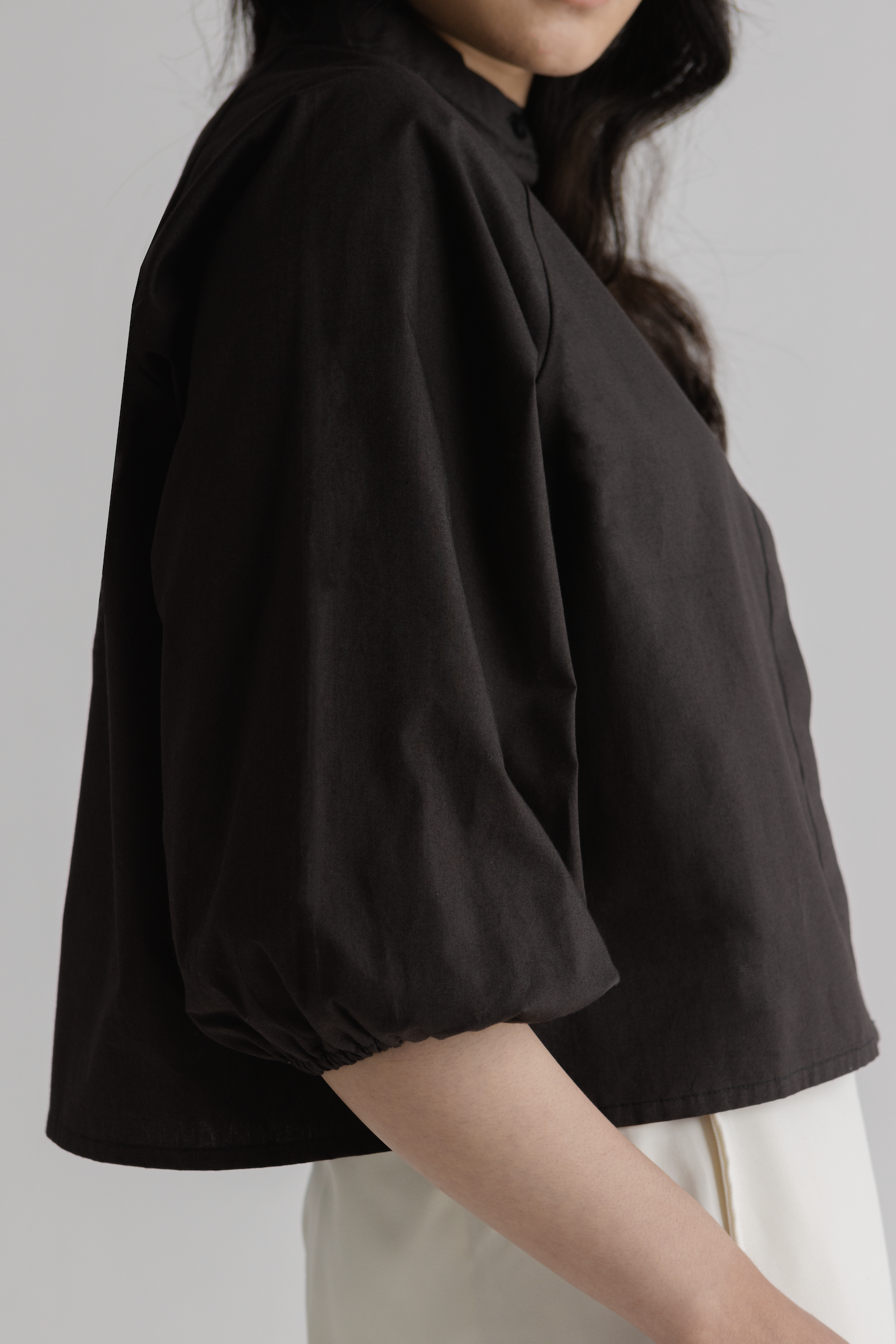 puff sleeve cropped shirt - charcoal