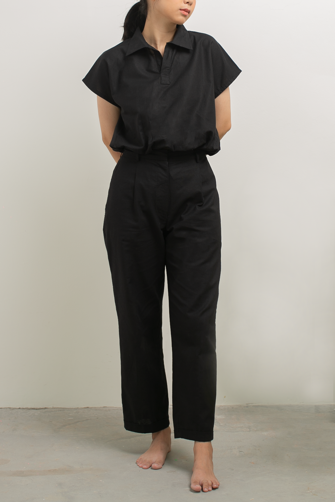 linen v-collar top - black